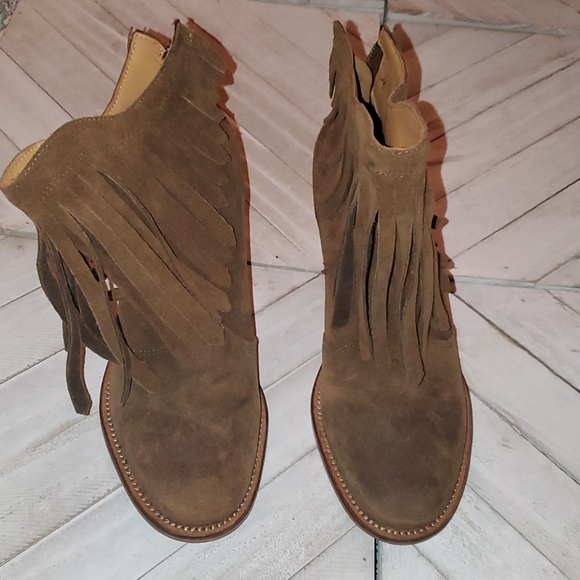 Uppercase (Sylvia) Size 7 Olive Green Suede - Picture 5 of 11